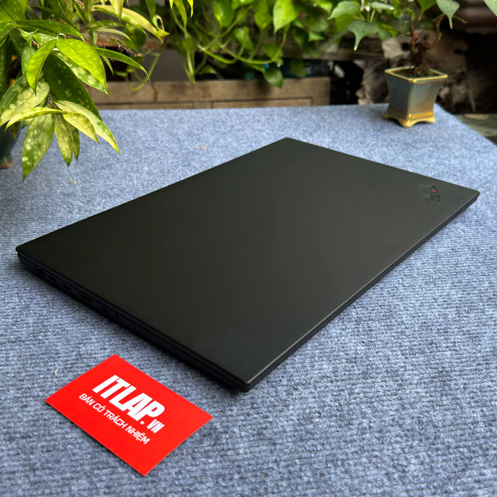 Laptop ThinkPad P1 Gen 3 Xeon W-10855M  / 32GB / SSD 512GB / Quadro T2000